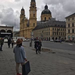 Meet your Posher, Cenea